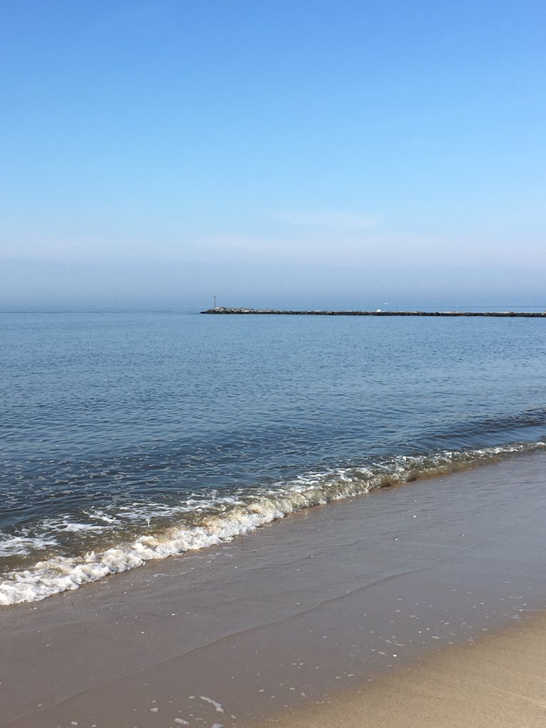 Busymom142's tweet photo. Enjoying the warm weather @6abcadamjoseph @CecilyTynan @Melissa_Magee #reedsbeach https://t.co/5JVGxQz2mi
