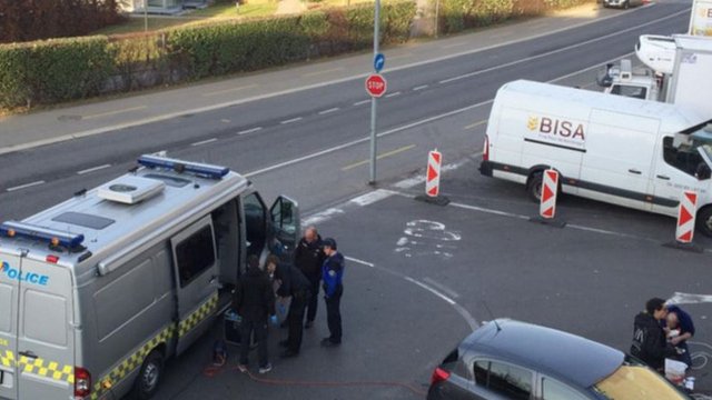 Soupçons de liens directs avec le terrorisme pour les syriens arrêtés dlvr.it/D023sl #Genève