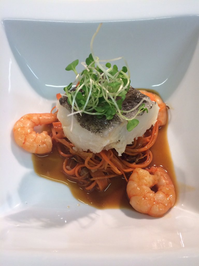 masa_madre's tweet photo. @gabitaintorres que comió usted ? Probó el bacalao ?? Él Carpaccio ? La torre de solomillo con shiitake? https://t.co/7tlxsZ0qxS