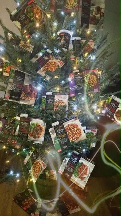 Slimwithlisa's tweet photo. 😜 that's my tree decorated @SlimmingWorld @Iceland #SWFrozen #Slim4Xmas @SlimwithCrystal @ToniSlimming https://t.co/veTsFbdM9a