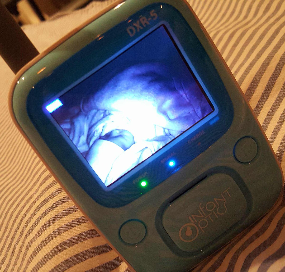 wooky2000's tweet photo. D-11/ This monitor turns on when the baby cries. Only $89. Whoa! We see you Ariel! #infantoptics #First100Days https://t.co/jAKItoAAkm