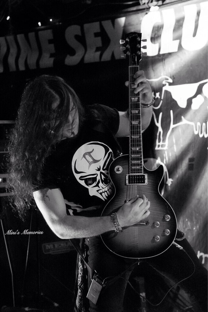 MinisMemories's tweet photo. Shots of @TheUnchainedRNR at @bovinesexclub are up https://t.co/QrR59TFwEn #theunchained #bovinesexclub #toronto https://t.co/ME5JdB00uZ