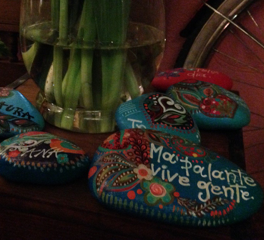 catanaperez's tweet photo. Piedra + arte + mensaje: #estilomade ☺️ https://t.co/7m4osWMY4b