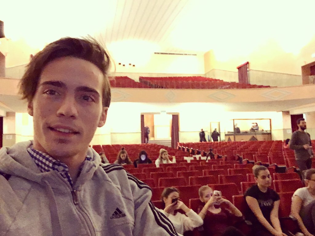 SimoneBaroni_'s tweet photo. Tra poco in scena in questo teatrone grande grande! 😁 #BalletEx #TeatroOrione #Roma https://t.co/Nk5vD0lP8T