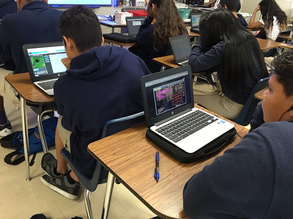 LITsausd's tweet photo. Students at Carr get a double dose of coding with Mr. Chawke #sausdcodes #HourOfCode #CSEdWeek #sausdlearns https://t.co/jbDSQGjSSA