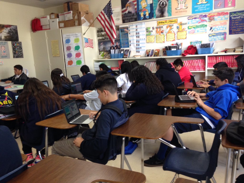 LITsausd's tweet photo. Students at Carr get a double dose of coding with Mr. Chawke #sausdcodes #HourOfCode #CSEdWeek #sausdlearns https://t.co/jbDSQGjSSA