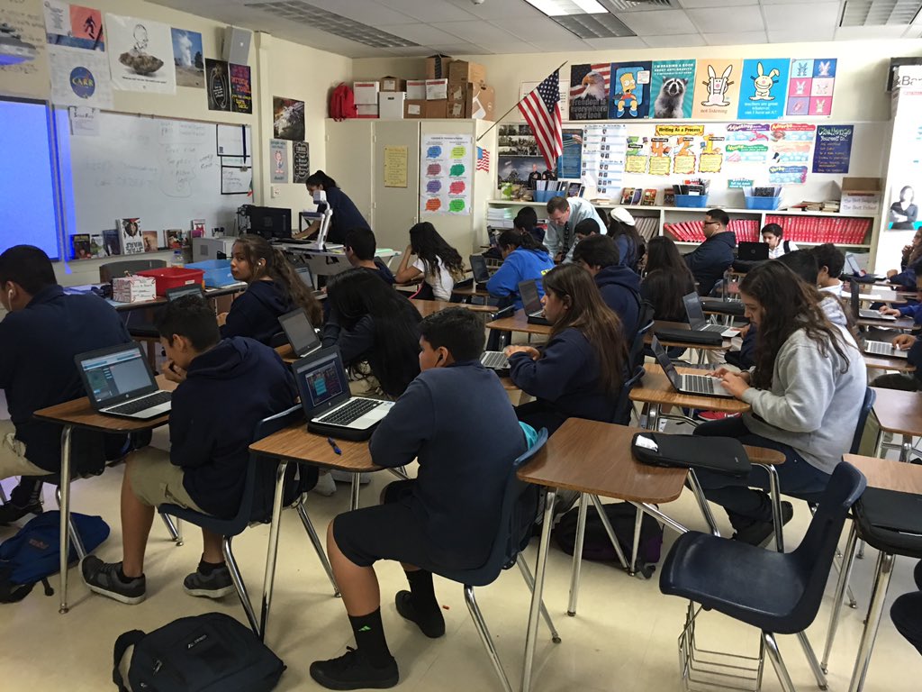 LITsausd's tweet photo. Students at Carr get a double dose of coding with Mr. Chawke #sausdcodes #HourOfCode #CSEdWeek #sausdlearns https://t.co/jbDSQGjSSA