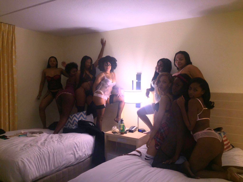 xokiaaa's tweet photo. when your lingerie party was a success 🎉💄👠🙈 https://t.co/8faSPvq106