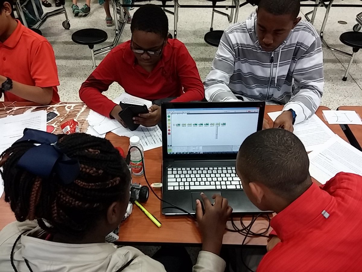 ODMSrobotics's tweet photo. Mustangs at FLL Qualifier @AliefCTE @ODMSrobotics @ODMSMustangs @HCCSTEM https://t.co/I5lcWZ9eMm