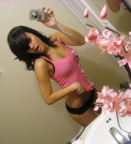 Twexet's tweet photo. RT If You Think That She Is Sexy https://t.co/axNyrnPmho