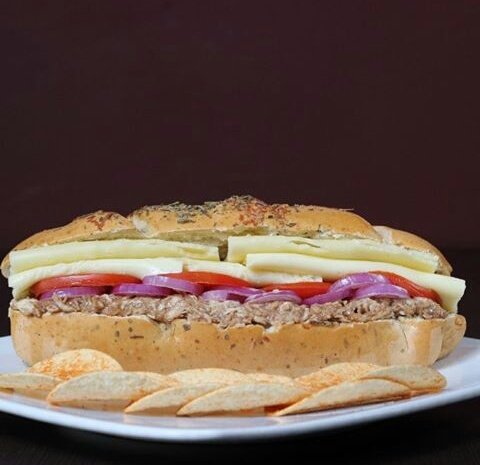 QueHayMaracaibo's tweet photo. Si aún no almuerzas en @DeliTimeMcbo tienen de opción un rico Panini «Pollo BBQ» esperándote https://t.co/KGbXNSEPzE https://t.co/M5wn0ZczoK