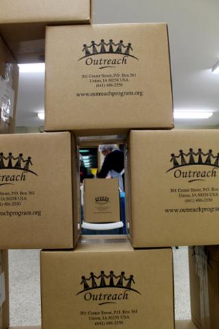 Outreachprgm's tweet photo. Tomorrow, @CSGovts are packaging meals at #CSG15! https://t.co/UhwnOSUb2N