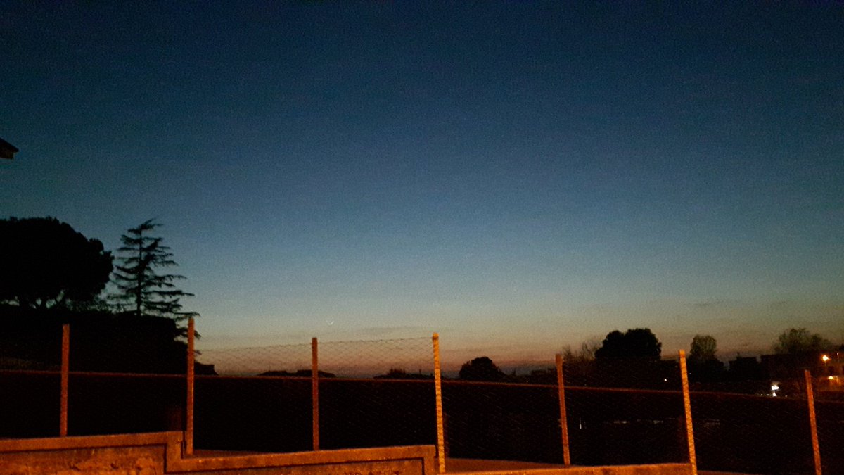 SaraVisaggio's tweet image. Mozzafiato.
#goingwork #luna #cielo