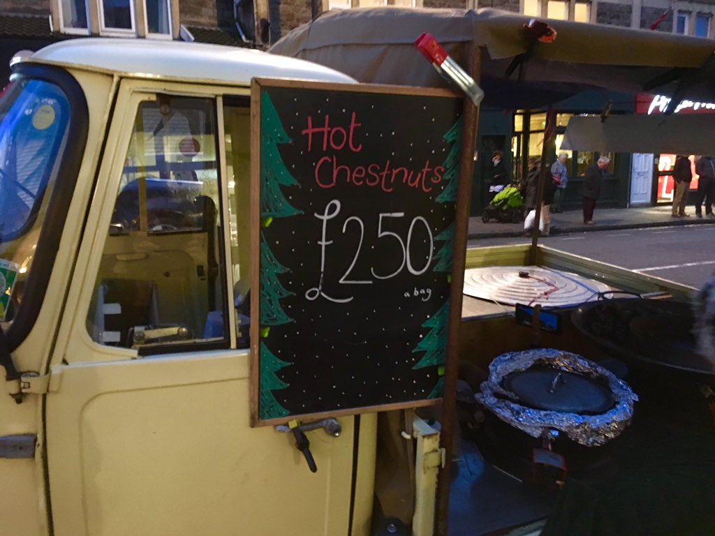 Bedminster_TT's tweet photo. The streets are alive with #festive spirit in #elfminster ahead of the parade https://t.co/vfnH3LB5Zv