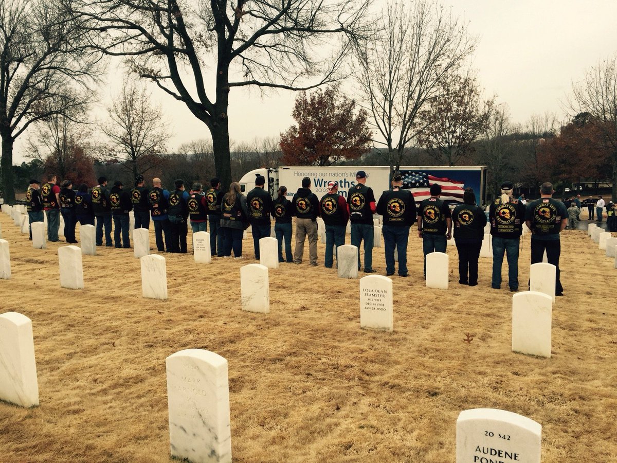 At Wreaths Across America w/ my CVMA fam helping #milfams w/ #Sing2Salute  <a href="/THEANTHEMGIRL/">Janine Stange</a> <a href="/WalmartToday/">WalmartToday</a>