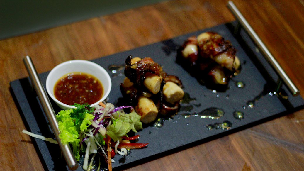 burrp's tweet photo. #5Weeks5Pubs few of the non-veg starters you must try @3dotsbangalore are #BaconWrappedSausage & #ChickenSpringRoll https://t.co/CEm7LWVede