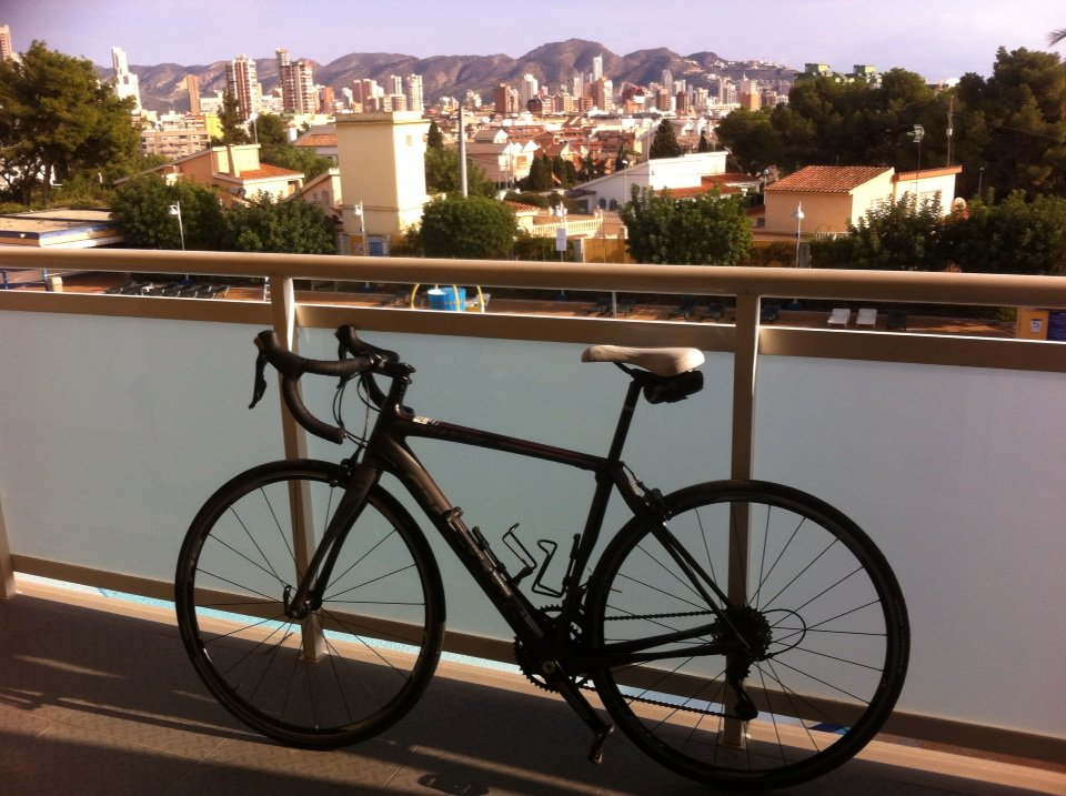 helengoth's tweet photo. My beautiful companion for the week! Much better than my winter bike! Thx @MetaBikeCafe #cycling #cannondale https://t.co/pqUpizpE44