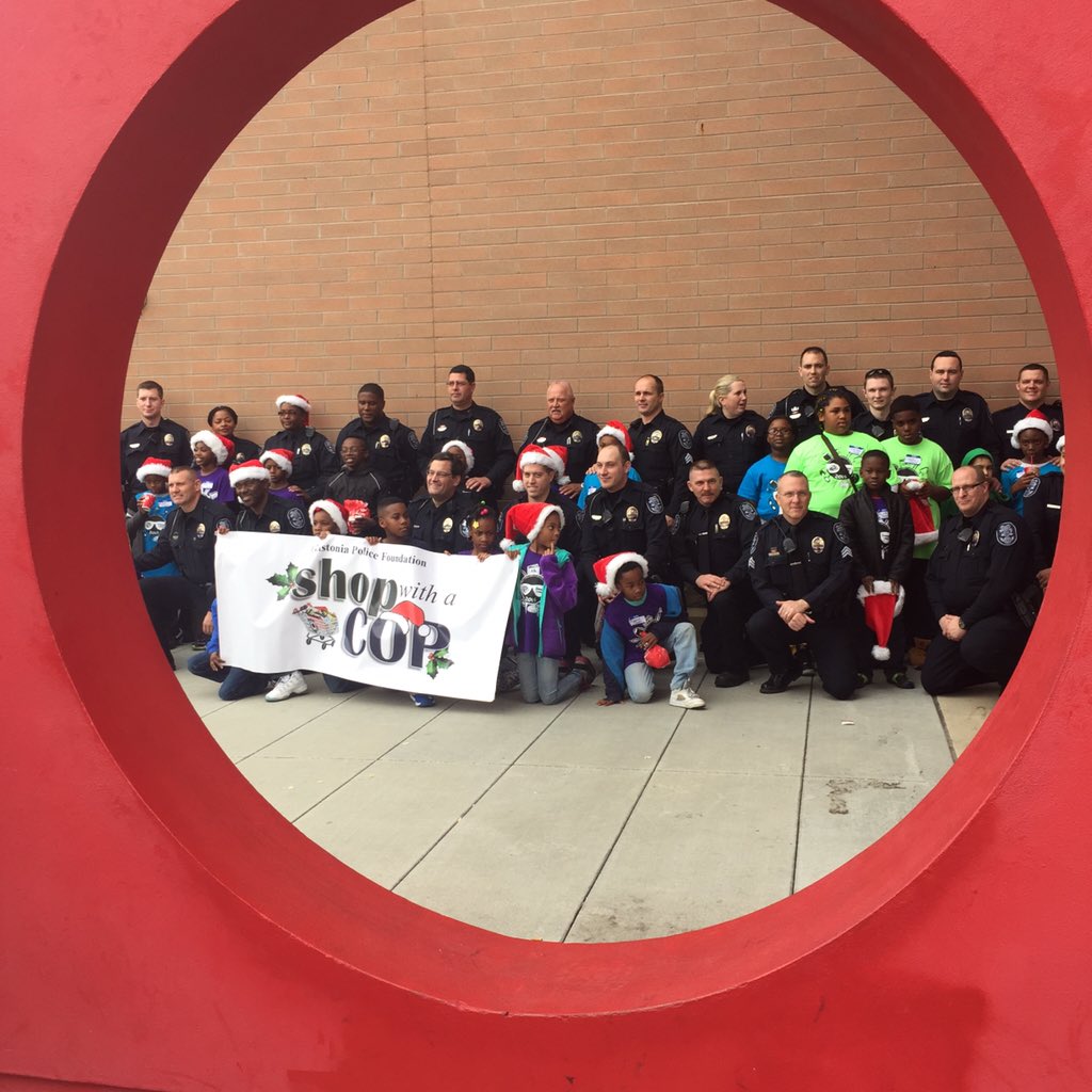 Lucy26289's tweet photo. Shop with a cop in Gastonia ❤️ #community #gastoniapolice @crowderabby1 @justinadamburns @NeelsTGT https://t.co/trNQtxL9Rl