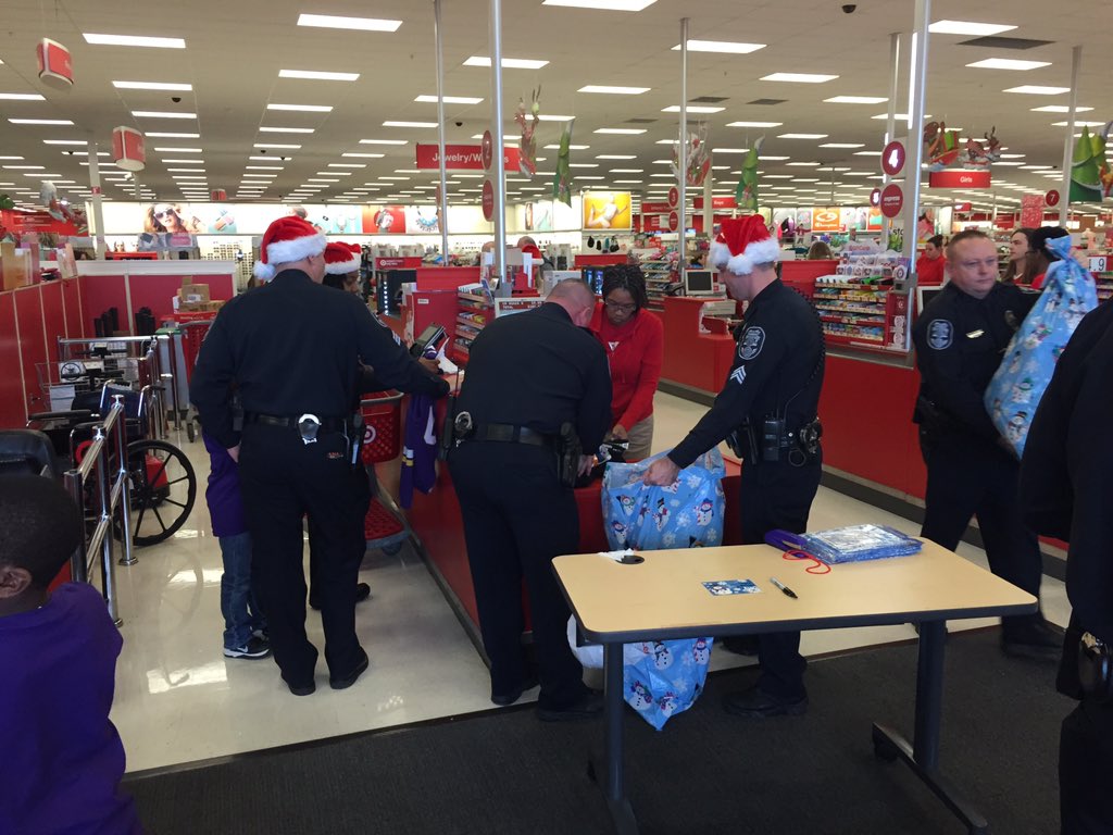 Lucy26289's tweet photo. Shop with a cop in Gastonia ❤️ #community #gastoniapolice @crowderabby1 @justinadamburns @NeelsTGT https://t.co/trNQtxL9Rl