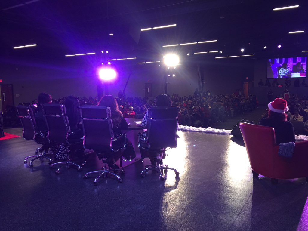 LadyVernon's tweet photo. The Chatroom is in full effect! Tweet us! Let us know you are here! #LVChatroom https://t.co/n0BQUMcyfs