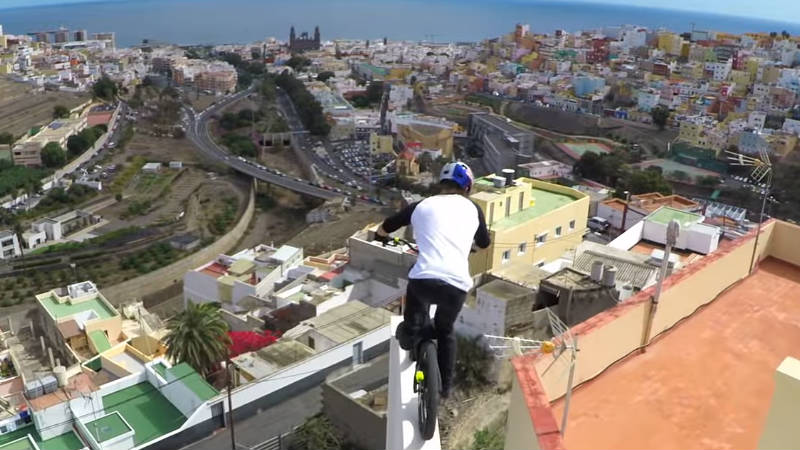 CicloMagCom's tweet photo. ¿Danny MacAskill es humano? Siempre nos deja boquiabiertos. ¡Mira el video! ► https://t.co/zYYAJfE6Wk ◄ https://t.co/5EwIqflnAM