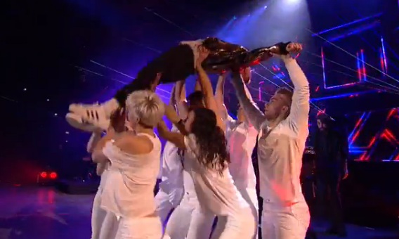 YearsScreencaps's tweet image. 👑 BBC Music Awards 2015 👑