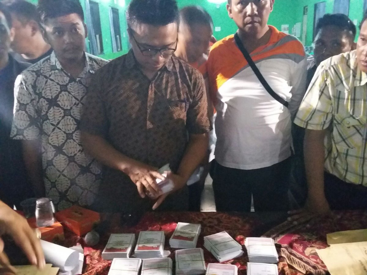 Hendi_Ita's tweet photo. Tim Hebat akan Laporkan Panwas Kota Semarang ke DKPP
@lek_dithok  @hendrarprihadi @KotaSMG 
https://t.co/VxF5FslY8v https://t.co/Eumm95P9pj
