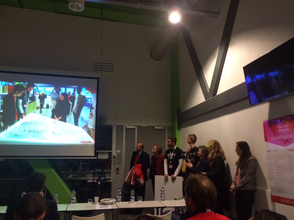 aukje_las's tweet photo. Zodirect het juryrapport van o.a. @MichielScheffer en @ConnyBieze: wie gaat de winnaar worden van de #mobihack? https://t.co/4HMFjB6Qnn