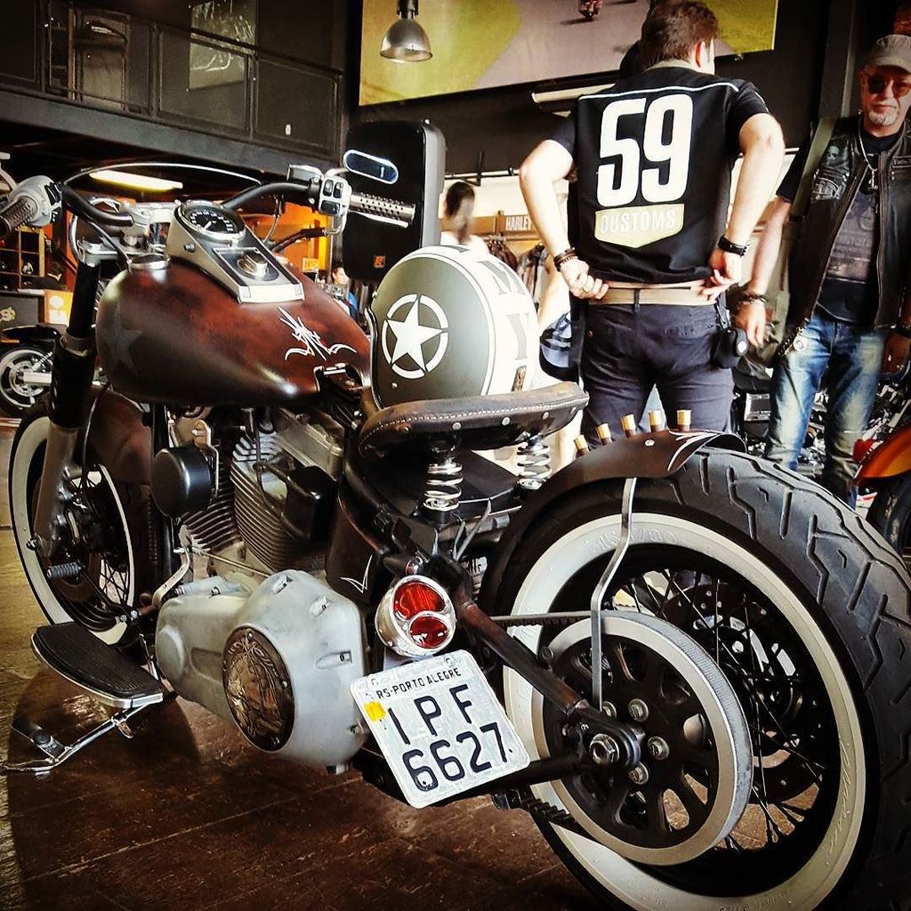 HarleyBloem's tweet photo. Heritage Fifty Niners #heritage #softrail #hdultra #roadking #roadkingclassic #streetglide #fatboy #fetbob #883iron… https://t.co/DJMFvJFKs3