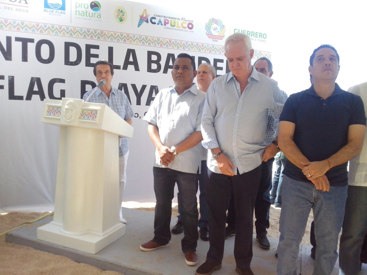 Gev4r's tweet photo. RT Sectur_Acapulco: "Dignificar el patrimonio más importante de #Acapulco " Playa Icacos recertificada como #BlueF… https://t.co/NLhiT6QEjX