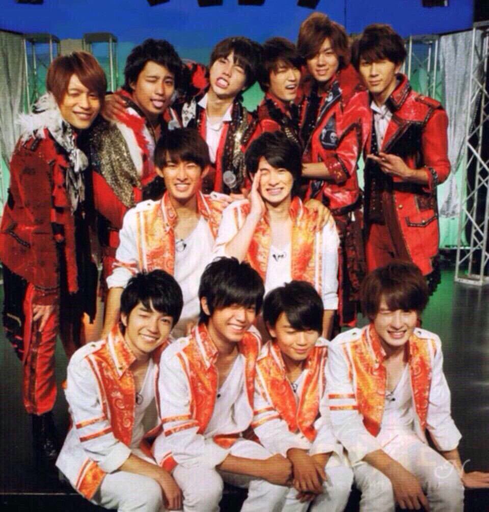 Bluerose_R365's tweet photo. この赤い手袋‼️

これ見た瞬間、kinkanだ(p_-)って
思い出した…

もう一度、この衣装でジャニストとなにきんで踊ってる姿みたい。 https://t.co/dovFdMlhvU
