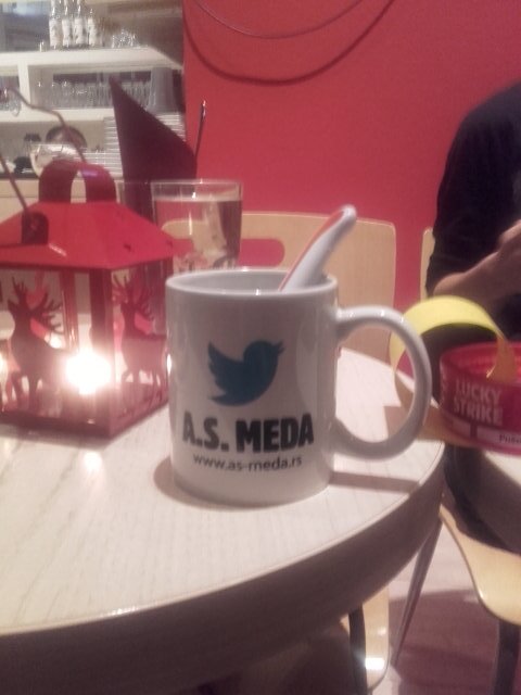 tashanica's tweet photo. Svaki put kad budem pila kafu midlicu na vas:) @CoffeeShopHQ.Hvala @AutoservisMeda  #zeneboljeparkiraju https://t.co/zCG4SuPCmM
