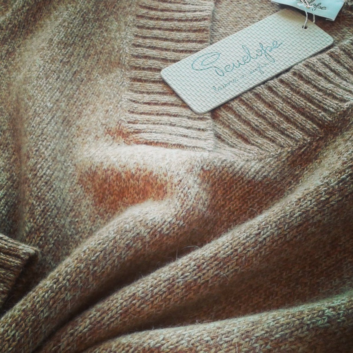 SncPenelope's tweet photo. #Natale#regalisumisura#maglia#madeinitaly https://t.co/x9TZ5gX8tN