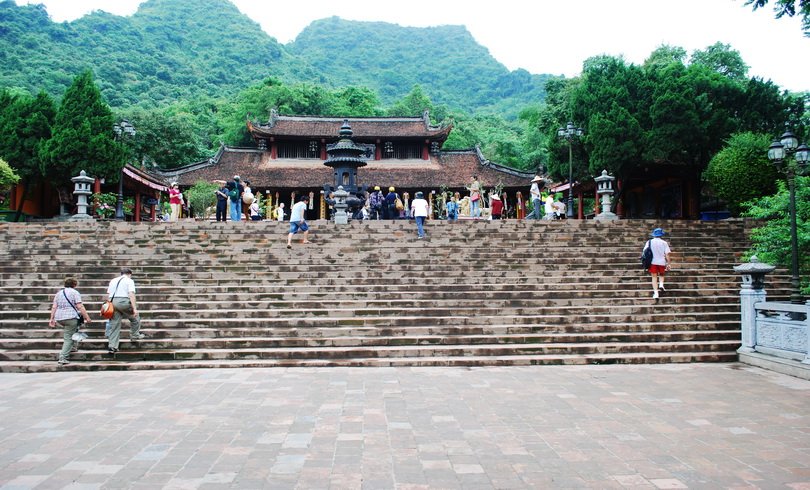KiwiTour's tweet photo. #Perfumer_Pagoda- the most important religious sites of #Buddhism in #Vietnam, #Hanoi
https://t.co/ShZzgshf3A https://t.co/IoapOumatG