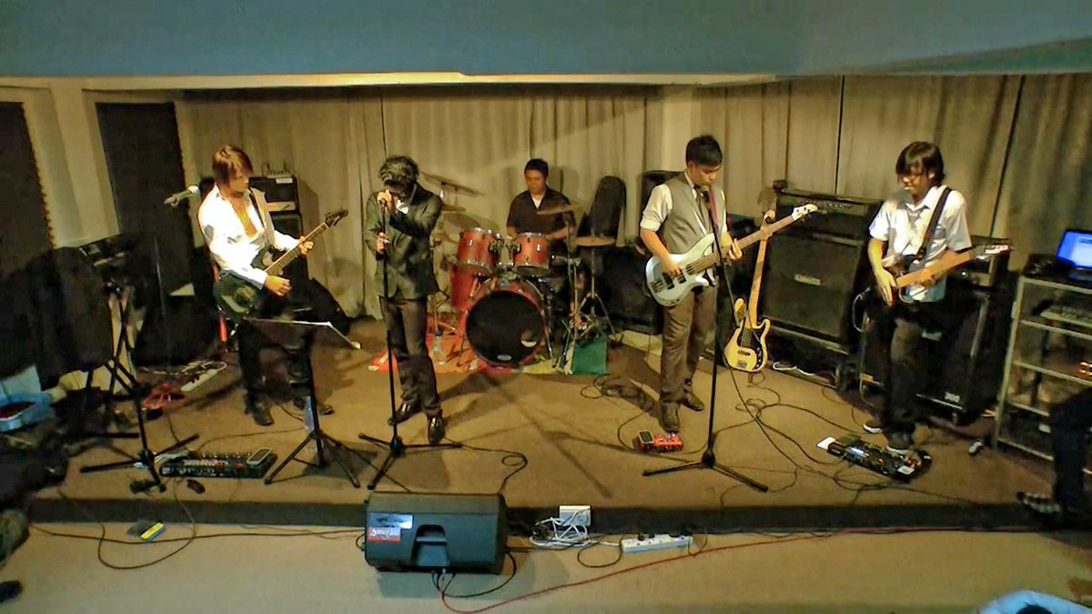 OVAhito's tweet photo. #music #OVAhito 4 years ago 2011.12.11  [Secret Live~special thanks~] Christmas show. https://t.co/Ym0RolbzHu