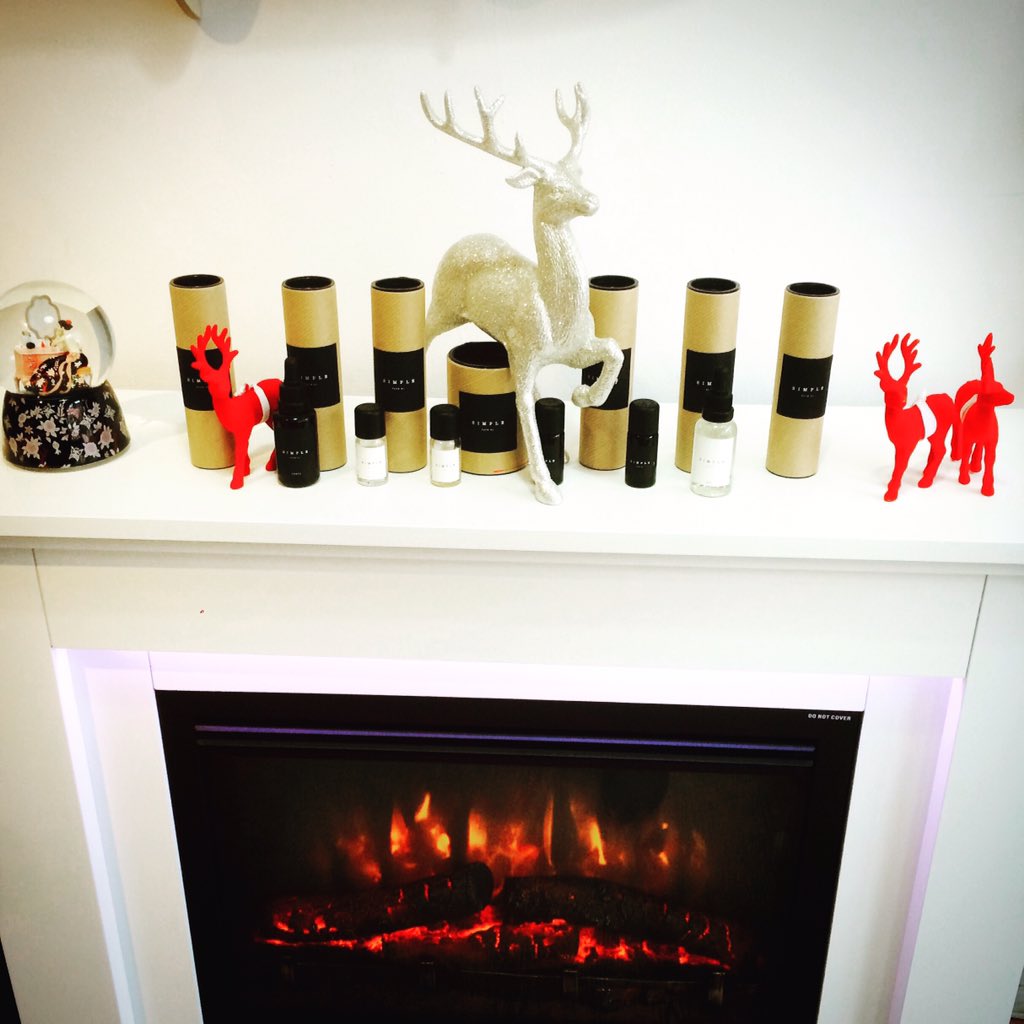 TheVCco's tweet photo. 🔳 S I M P L E 🔥🎁 

@SimpleVapeCo #vapesimple #vape #festive #london https://t.co/HnL7ibgPVC