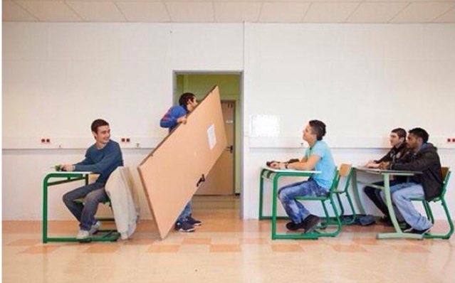 PDiverses's tweet photo. - mohamed tu prends la porte
- ok 
- wsh tfq cousin 
- jprend la porte frère https://t.co/0BcC6hxn9k