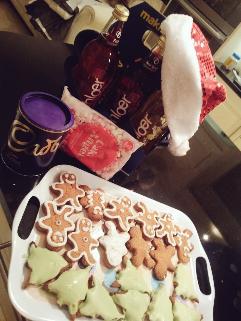 Bodybuilders_'s tweet photo. Major prep underway by all the leaders for our Black Belts Weekly Christmas party! #BBW #lastweek https://t.co/1i3mcWchnZ