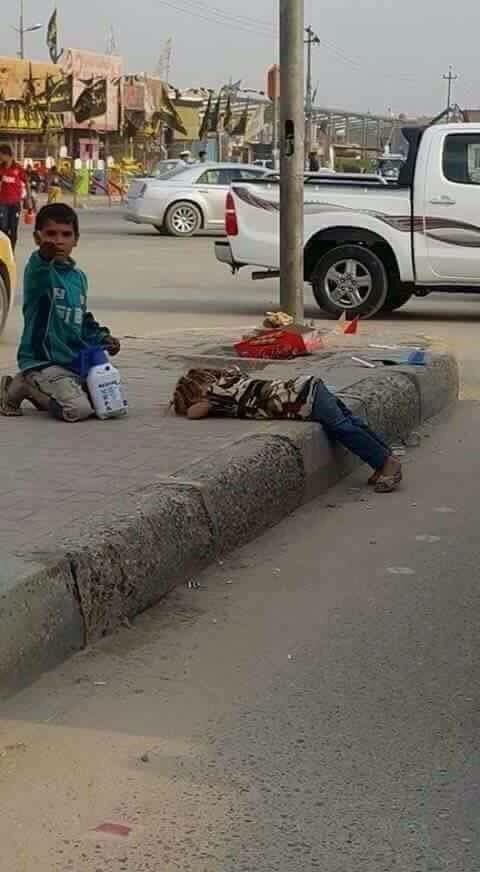 AboMuhamed5's tweet photo. انته شبيك؟؟
ما شايف فقيره تنام؟!
تعبانه تريد تعيش !!!
ما تتوسل الظلام .. https://t.co/neOOEybRtj