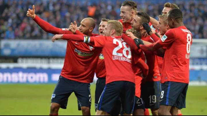 regaesel_96's tweet photo. But first let us take a selfie... 🔵⚪
#Auswärtssieg #D98BSC #hahohe https://t.co/yK0yf3DDN2