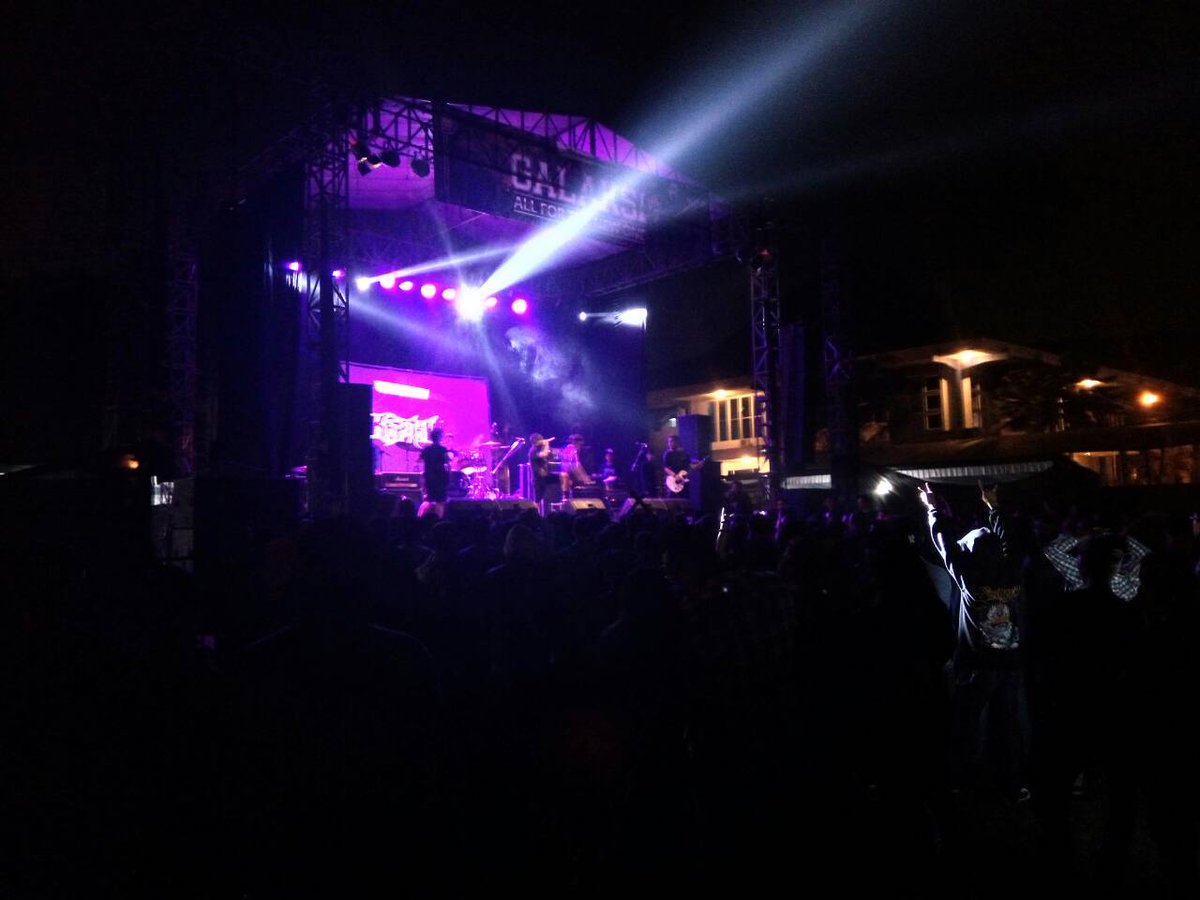 AanSOA1's tweet photo. Terimakasih @KAPITALBorneo @fraudbeatdown @BL_rock sudah mau menghibur kota Malang https://t.co/gy7x7MAuAu