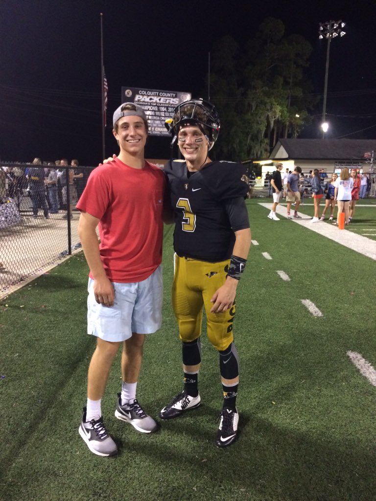 Brennan_Crooms's tweet photo. Sorry I can't be there today but do it BIG tonight! I'll definitely see you on Christmas break ✊🏻🏈🔥@jay_saunders333 https://t.co/Y5OUZK6NH8