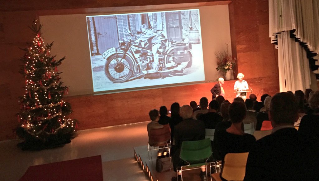 kunsthal's tweet photo. Ben van Waveren "alle erwtjes van Iglo zijn nog steeds van ons" met Wim van der Aar #VanWaveren #opening @vpro https://t.co/gUCChbnjMM
