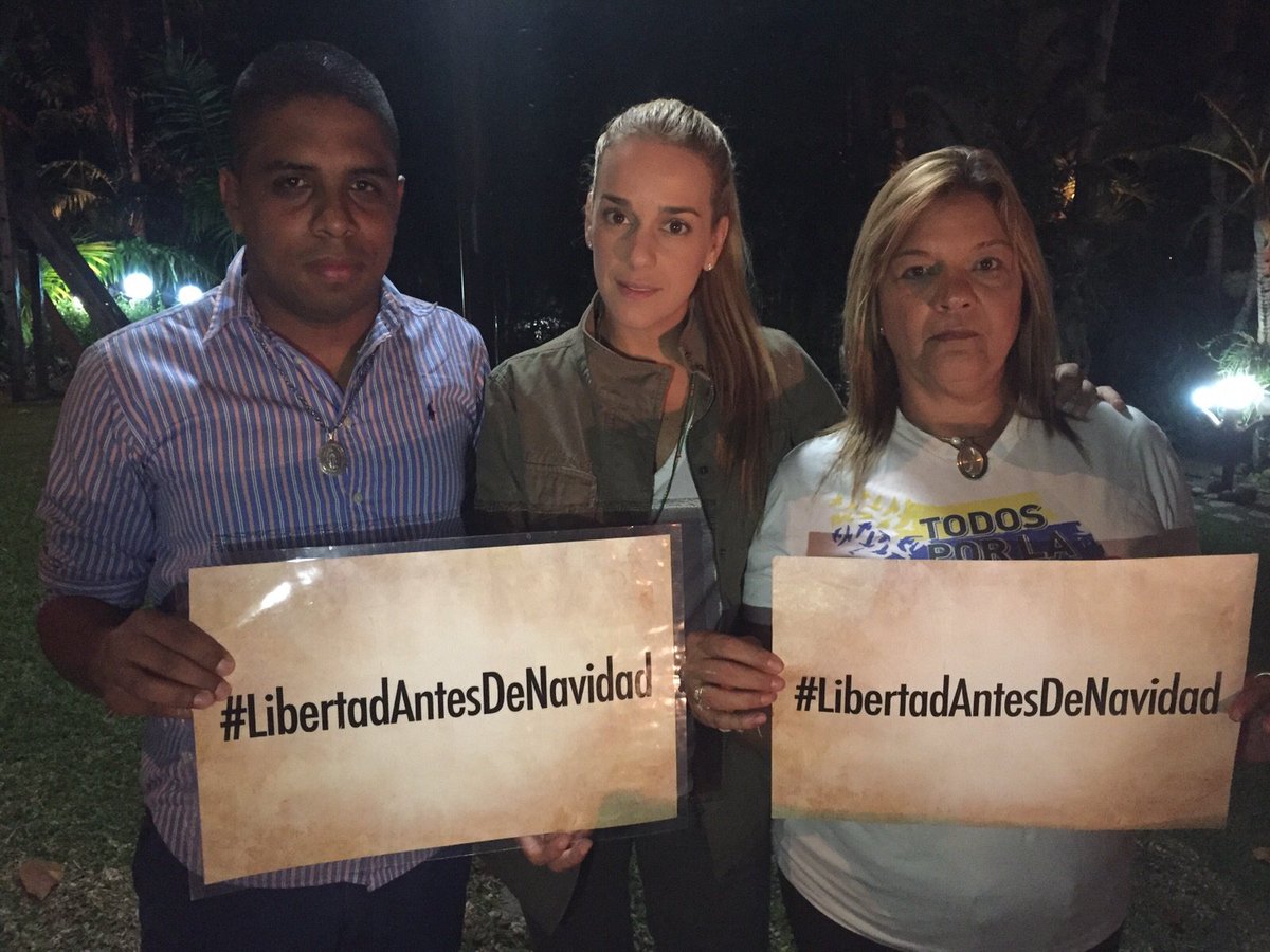orozcorosam's tweet photo. .Los venezolanos seguimos unidos pidiendo #LibertadAntesDeNavidad Dios ayudará a los 75 presos políticos. https://t.co/FNrT7XWB4i