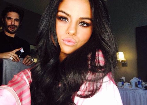 lolasthin's tweet photo. We can appreciate the beauty of selena please
#MTVStars Selena Gomez https://t.co/z9YgV8UeuQ
