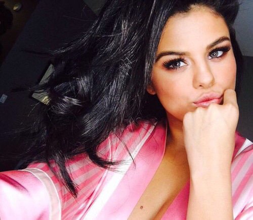 lolasthin's tweet photo. We can appreciate the beauty of selena please
#MTVStars Selena Gomez https://t.co/z9YgV8UeuQ