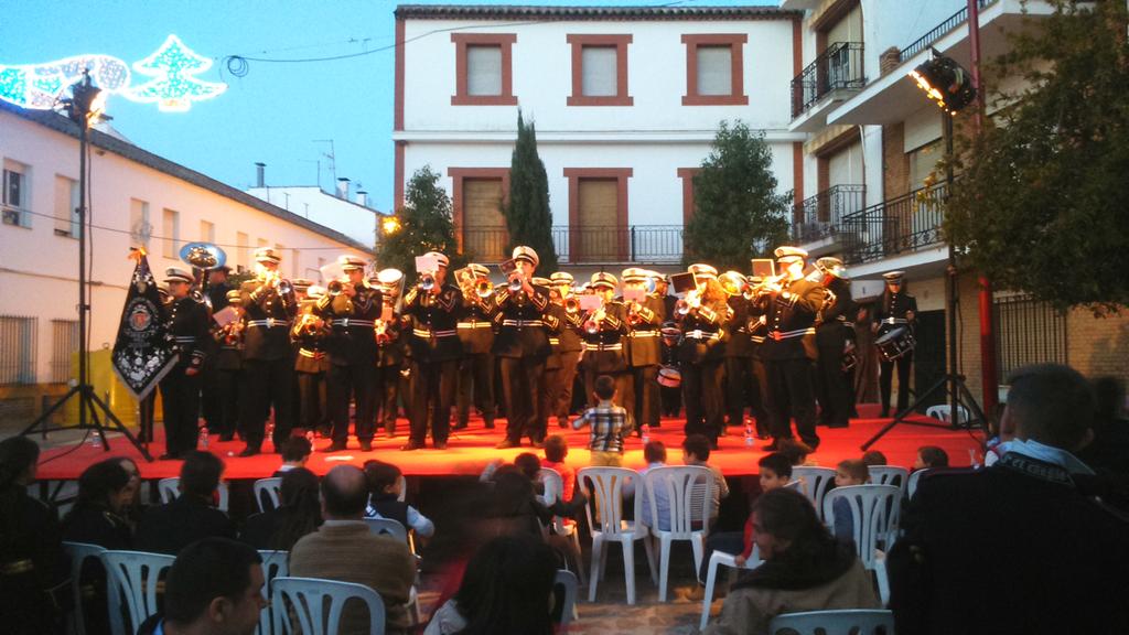 amelcarpio's tweet photo. Comienza el certamen con la marcha "Virgen de la Paz" interpretada por @AMSdelCastillo #CertamenVillafranca https://t.co/v7qmAJKaCj