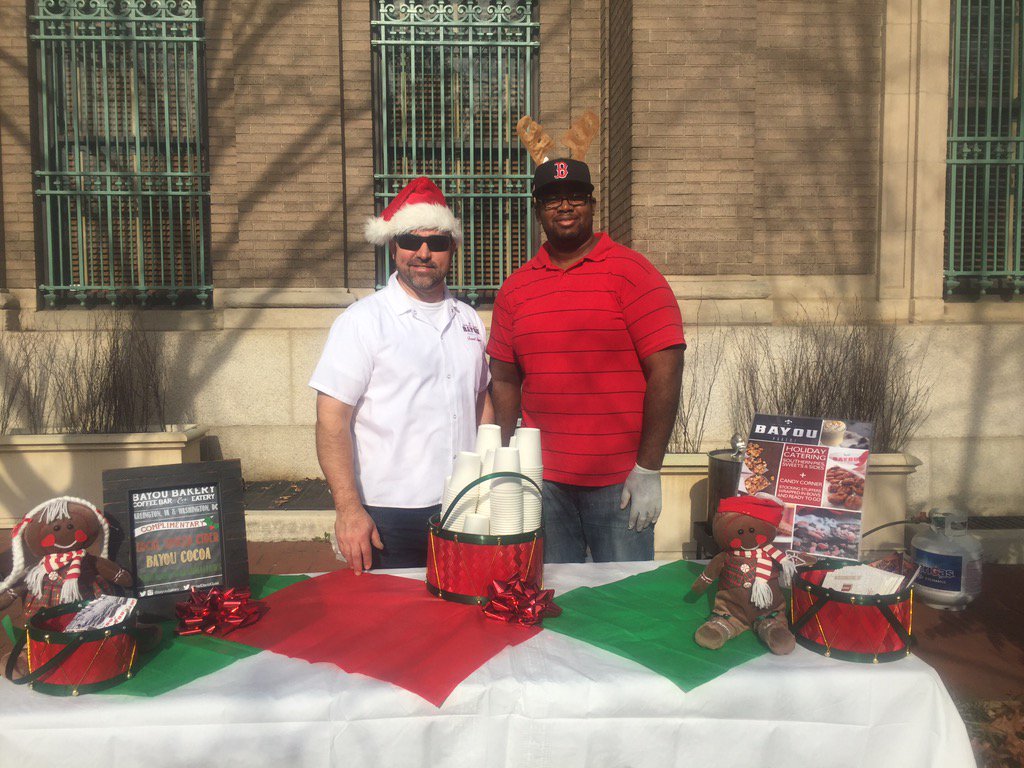 ChefDavidGuas's tweet photo. Hohoho! @BarracksRow setting up for #mrclause #hotcider on a hot December day https://t.co/iTNaxrg8Vo