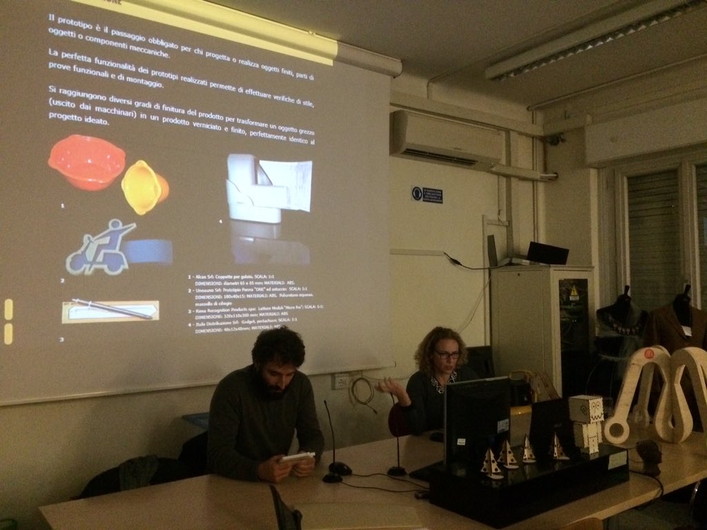 Francy0984's tweet photo. Simona dello studio uno a uno ci racconta la loro storia e i progetti! #popupmaker #palestrainnovazione @fmdigitale https://t.co/MhtfSd6t8c