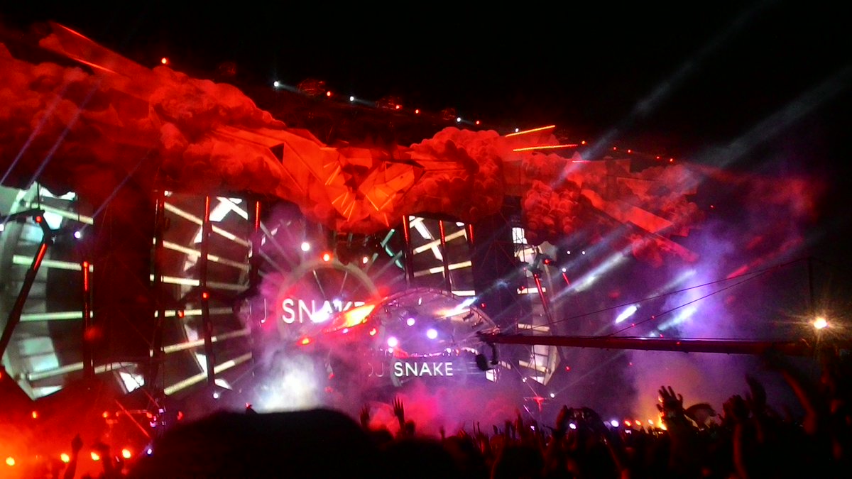 VelvetMedia_id's tweet photo. JavapartyID: #JavaReport at #dwp15 @DJSNAKE rock this place!! https://t.co/YKBG6ZMgrt